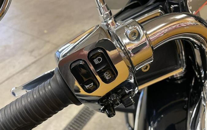 2021 Indian Roadmaster Limited Thunder Black Azure Crystal