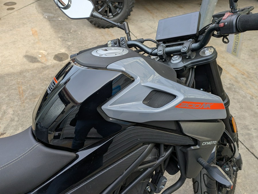 2023 CFMOTO 300NK