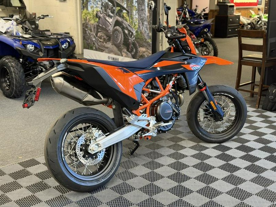2026 KTM 690 SMC R