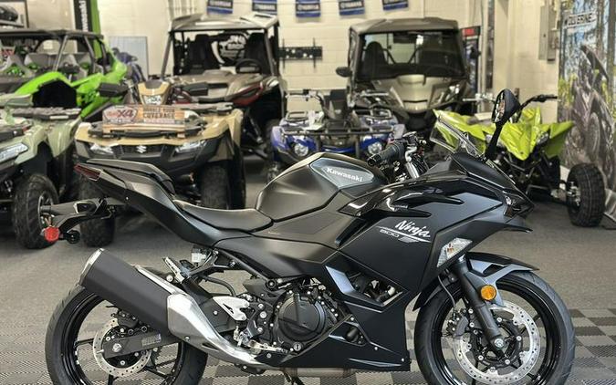 2026 Kawasaki Ninja® 500 Metallic Flat Spark Black