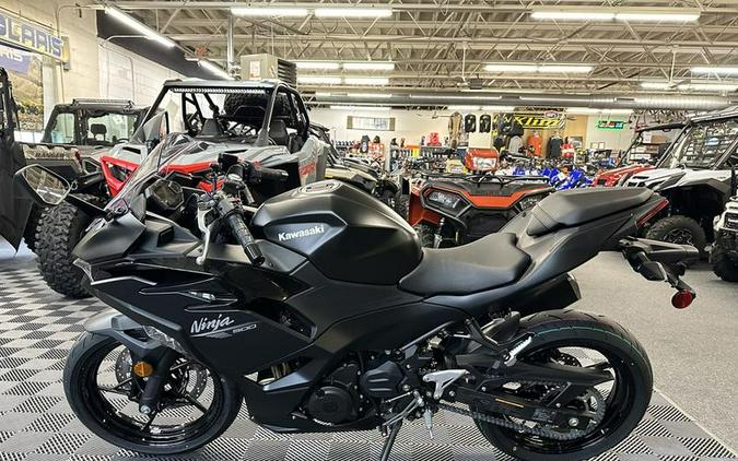 2026 Kawasaki Ninja® 500 Metallic Flat Spark Black