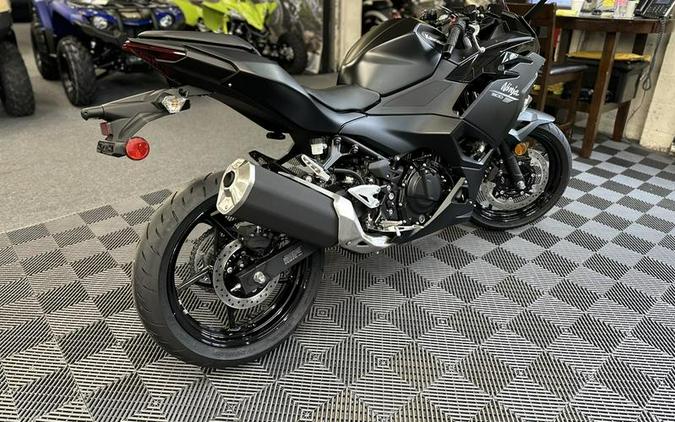 2026 Kawasaki Ninja® 500 Metallic Flat Spark Black