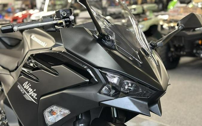 2026 Kawasaki Ninja® 500 Metallic Flat Spark Black