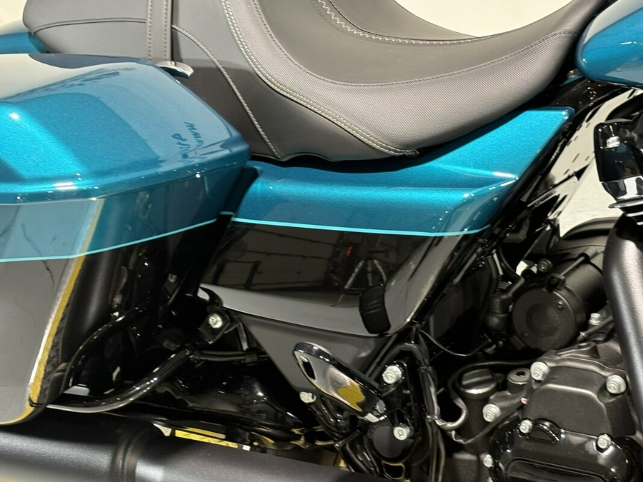 2026 Harley-Davidson® Road Glide® Teal Thunder / Vivid Black - Black