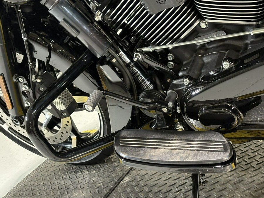 2026 Harley-Davidson® Road Glide® Teal Thunder / Vivid Black - Black