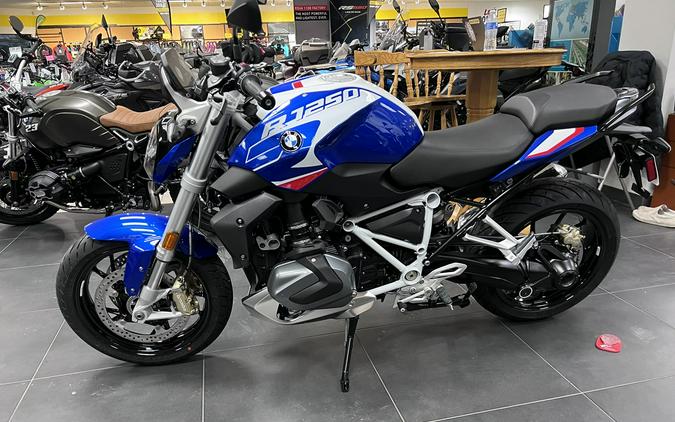 2023 BMW R1250R