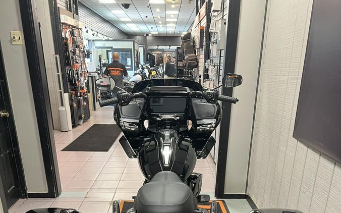 2026 Harley-Davidson® Road Glide 3 Vivid Black