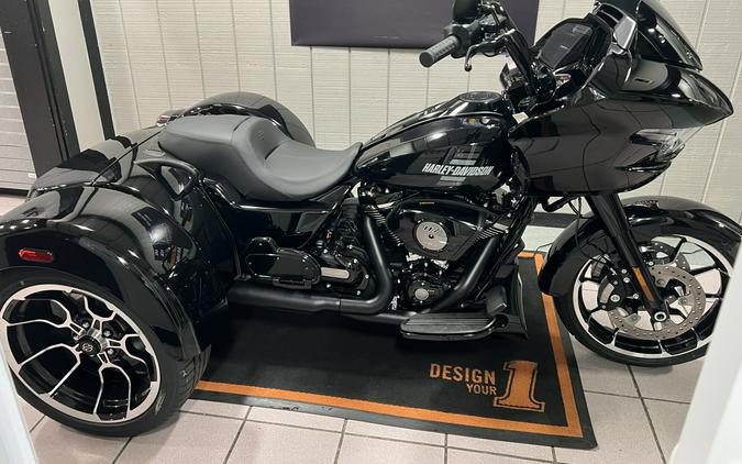 2026 Harley-Davidson® Road Glide 3 Vivid Black