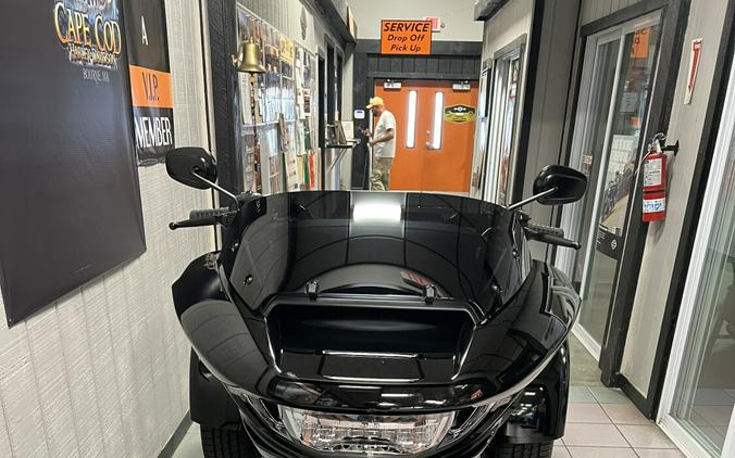 2026 Harley-Davidson® Road Glide 3 Vivid Black