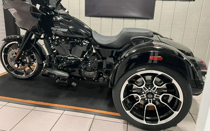 2026 Harley-Davidson® Road Glide 3 Vivid Black