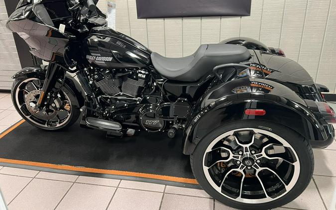 2026 Harley-Davidson® Road Glide 3 Vivid Black