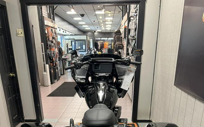 2026 Harley-Davidson® Road Glide 3 Vivid Black