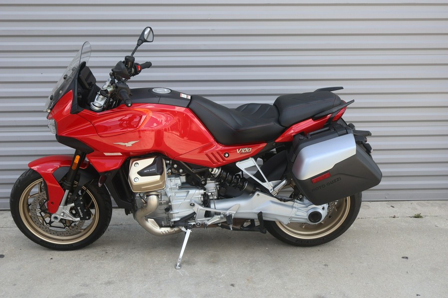 2023 Moto Guzzi V100 Mandello