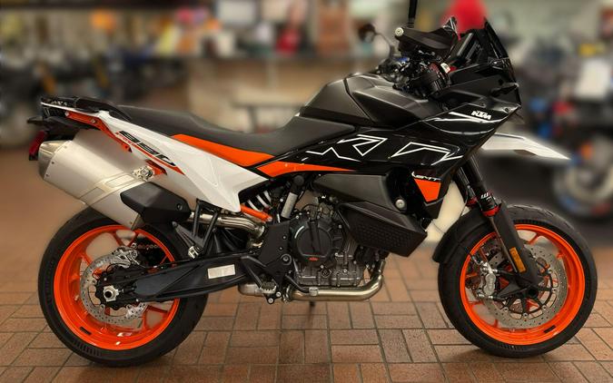 2024 KTM 890 SMT