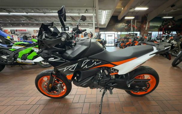 2024 KTM 890 SMT
