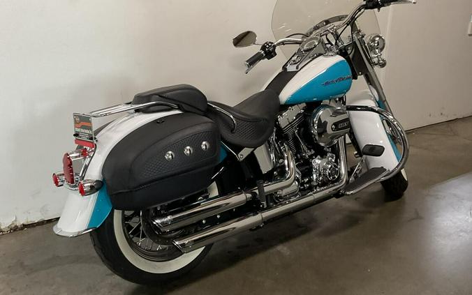 2017 Harley-Davidson® Softail® Deluxe Two-Tone Crushed Ice Pearl/Frosted Teal Pearl