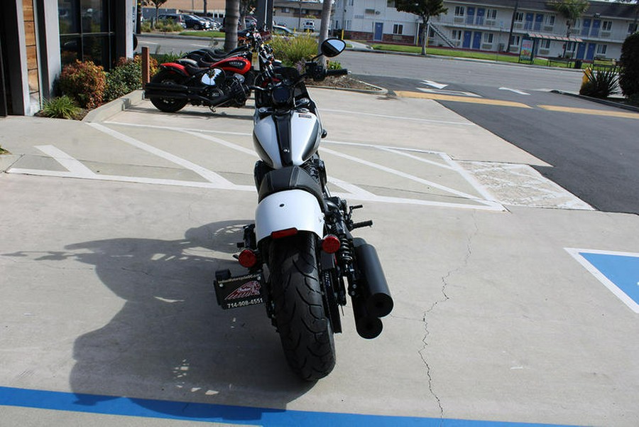 2024 Indian Motorcycle® Sport Chief Ghost White Metallic Smoke