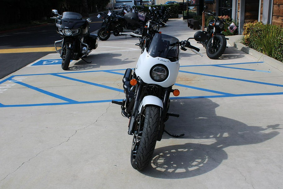 2024 Indian Motorcycle® Sport Chief Ghost White Metallic Smoke