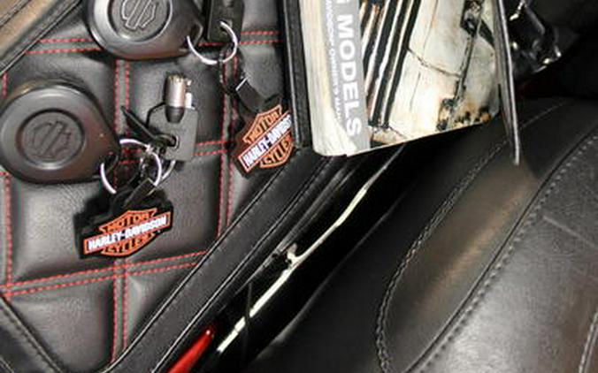 2010 Harley-Davidson® FLHTC - Electra Glide® Classic