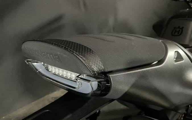 2025 Husqvarna® Svartpilen 801