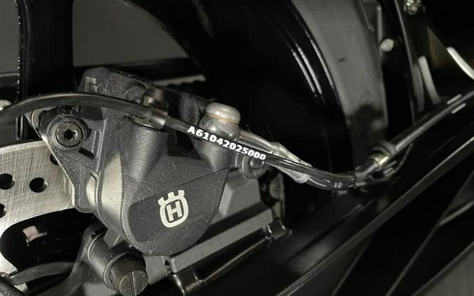 2025 Husqvarna® Svartpilen 801