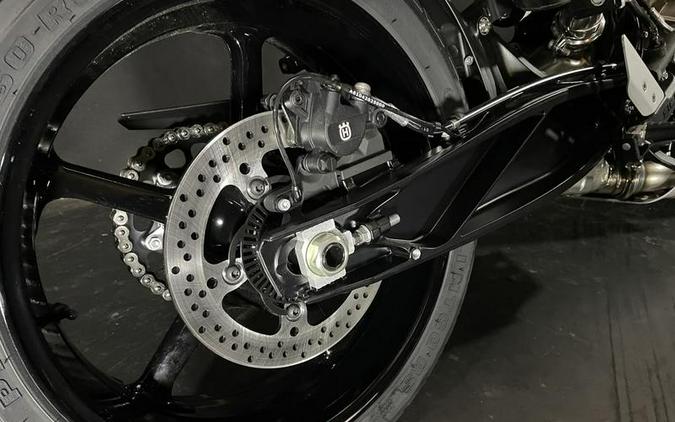 2025 Husqvarna® Svartpilen 801