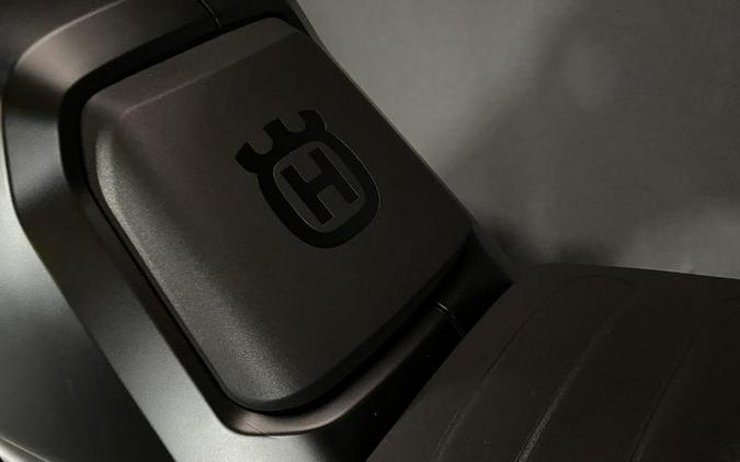 2025 Husqvarna® Svartpilen 801