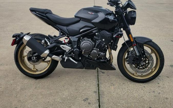 2026 Triumph Trident 800 Jet Black