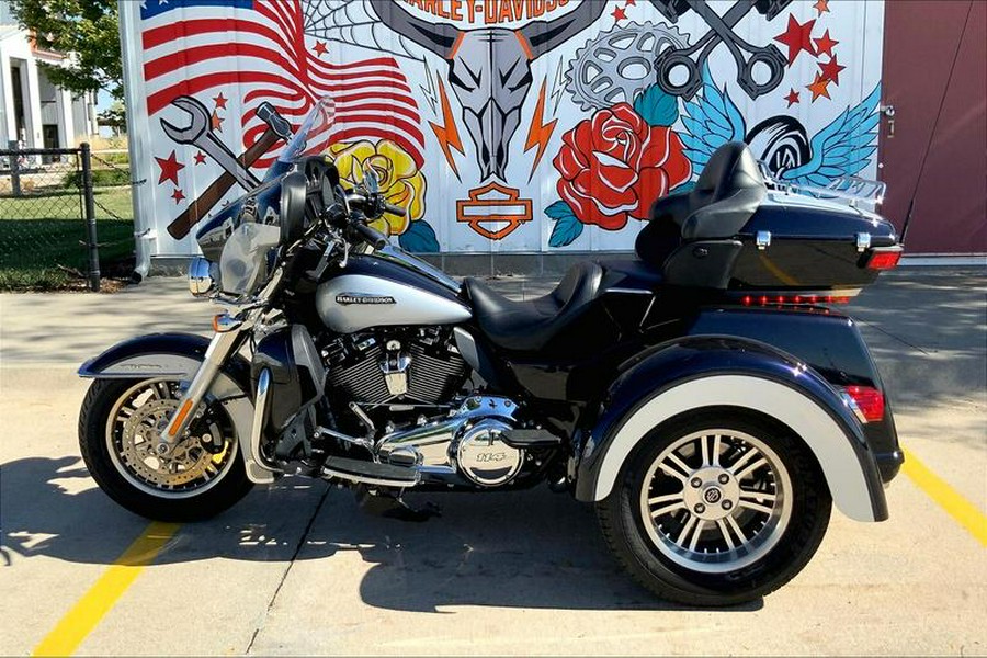 2019 Harley-Davidson® FLHTCUTG - Tri Glide® Ultra