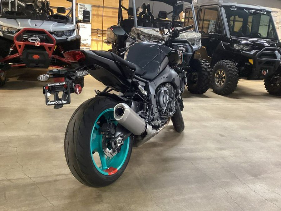 New 2023 YAMAHA MT10 CYAN STORM