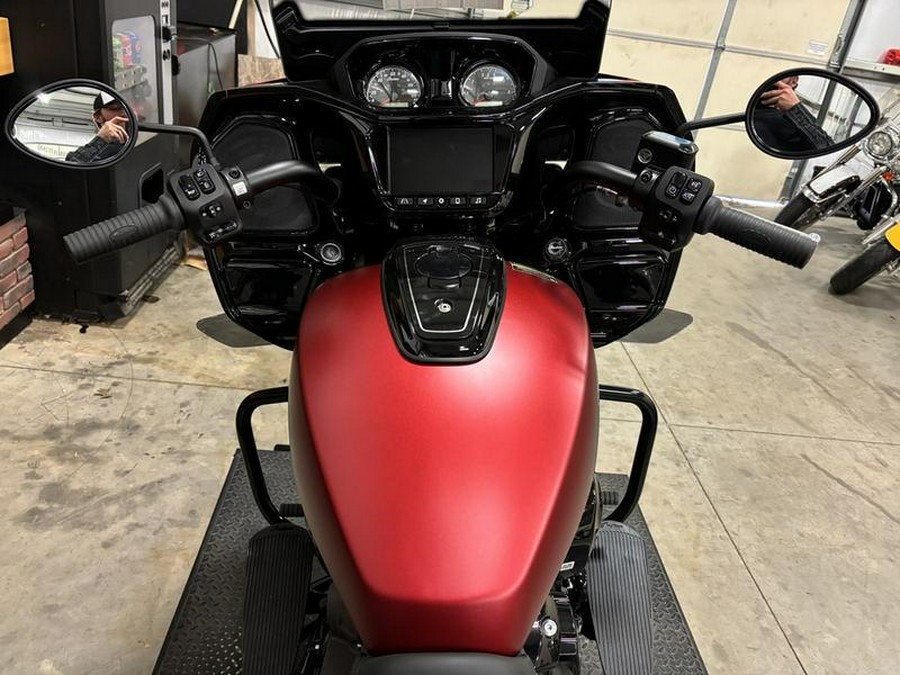 2024 Indian Motorcycle® Challenger® Dark Horse® w/PowerBand Audio Pkg Sunset Red Smoke