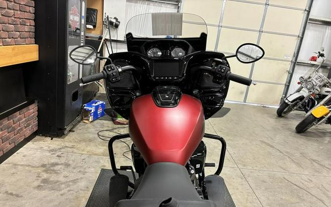 2024 Indian Motorcycle® Challenger® Dark Horse® w/PowerBand Audio Pkg Sunset Red Smoke