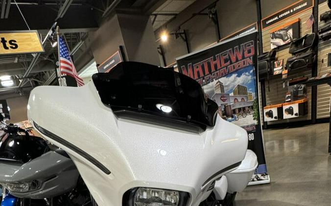 2024 Harley-Davidson Street Glide® White Onyx Pearl - Black Finish