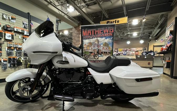 2024 Harley-Davidson Street Glide® White Onyx Pearl - Black Finish