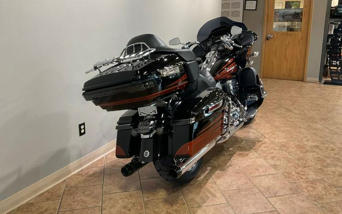 2015 FLTRUSE Cvo Road Glide Ultra Carbon/Autumn