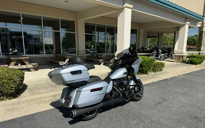 2024 Harley-Davidson® Road Glide® Atlas Silver Metallic - Black Finish