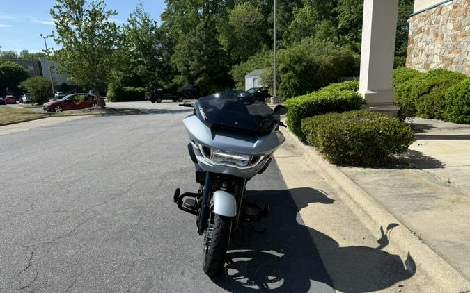2024 Harley-Davidson® Road Glide® Atlas Silver Metallic - Black Finish