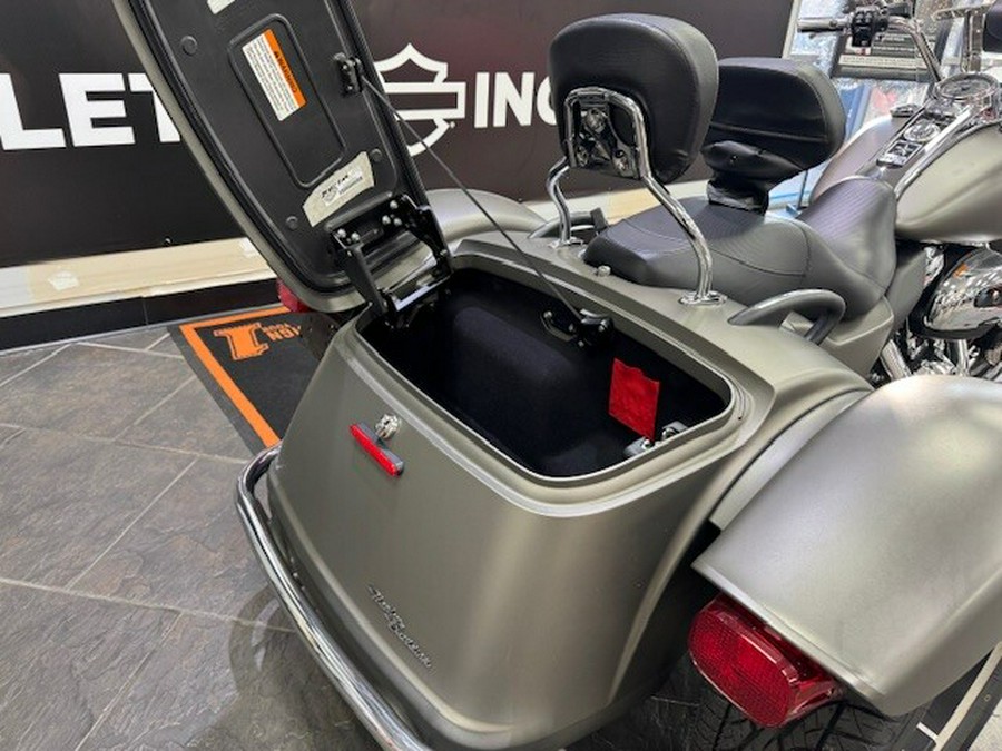 2018 Harley-Davidson® Freewheeler® Industrial Gray Denim