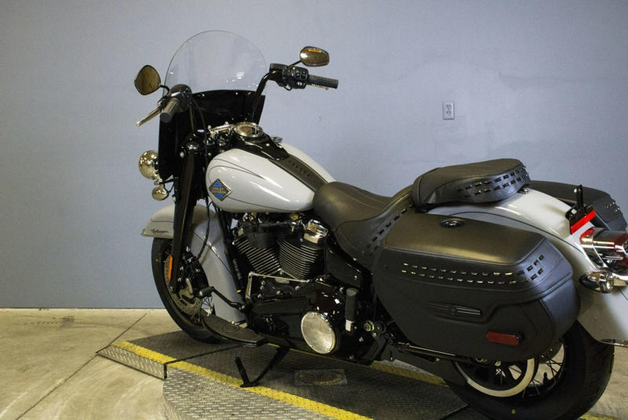 2025 Harley-Davidson® FLHC - Heritage Classic