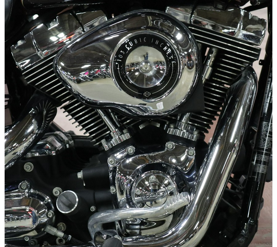 2014 Harley-Davidson Super Glide® Custom