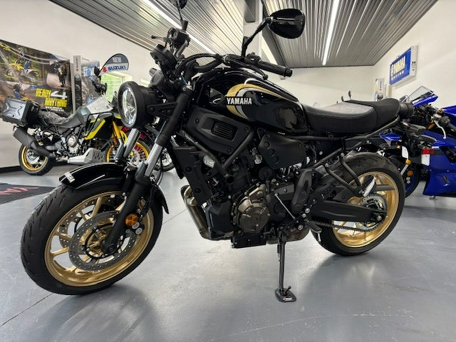 2025 Yamaha XSR 700