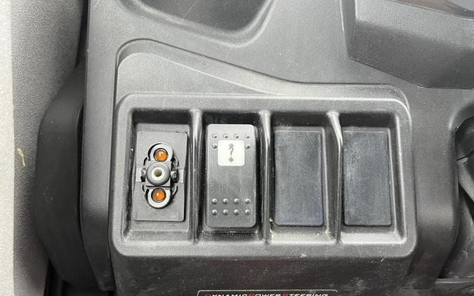 2021 Can-Am® Defender DPS CAB HD8