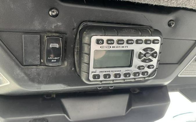 2021 Can-Am® Defender DPS CAB HD8