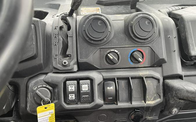2021 Can-Am® Defender DPS CAB HD8