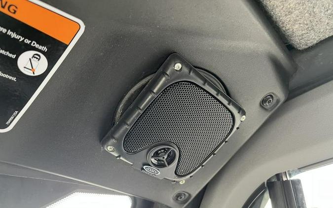 2021 Can-Am® Defender DPS CAB HD8