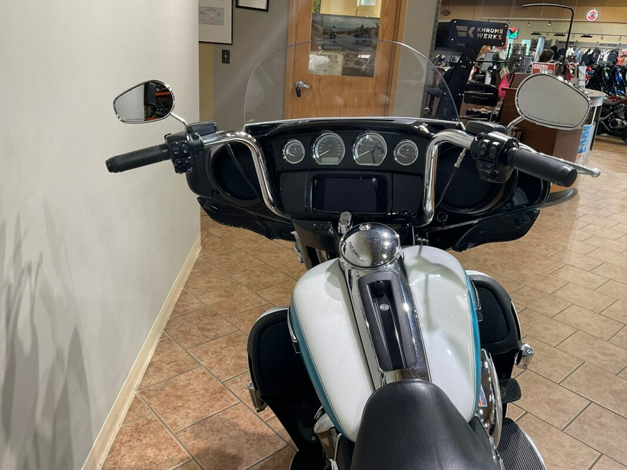 2019 Harley-Davidson®FLHTK Ultra Limited Crushed Ice Pearl/Frosted Teal Pearl