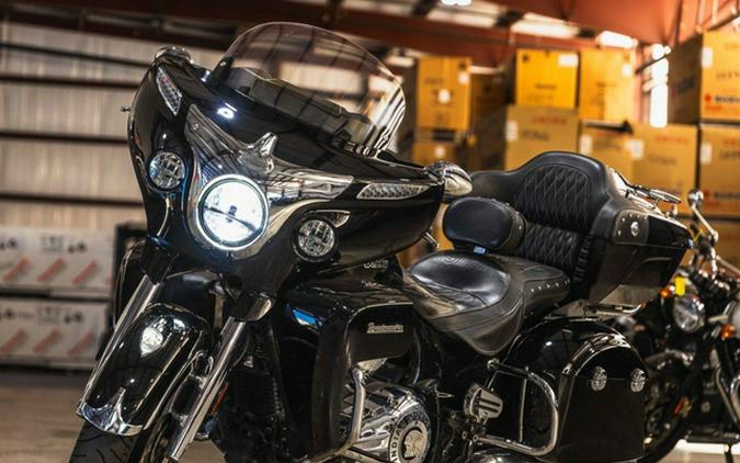 2018 Indian Roadmaster ABS Thunder Black ABS Icon Thunder BlackSnake Skin Gree