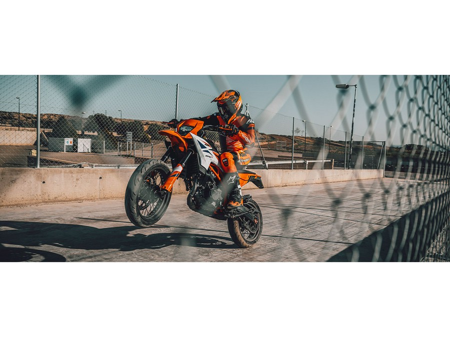 2026 KTM 390 SMC R