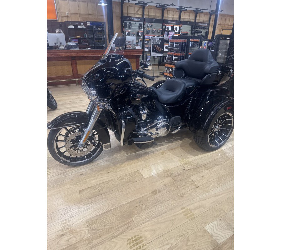FLHTCUTG 2025 Tri Glide® Ultra
