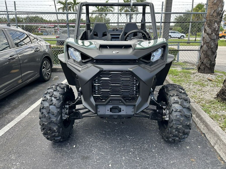 2023 Can-Am™ Commander DPS 700